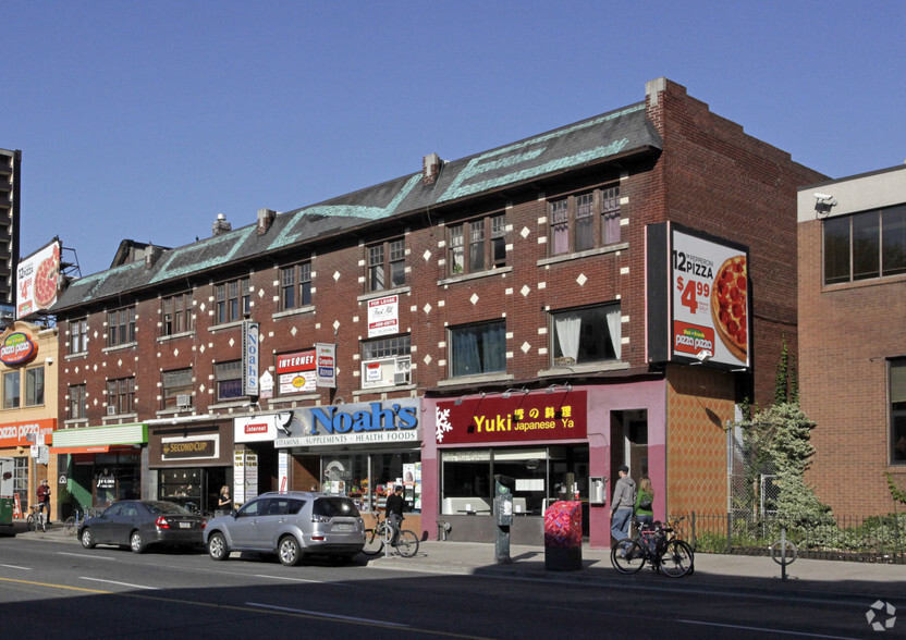 320-326 Bloor St W, Toronto, ON for lease - Building Photo - Image 3 of 8