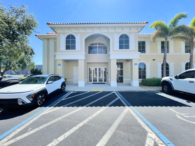 4375 Radio Rd, Naples, FL for lease - Building Photo - Image 2 of 9