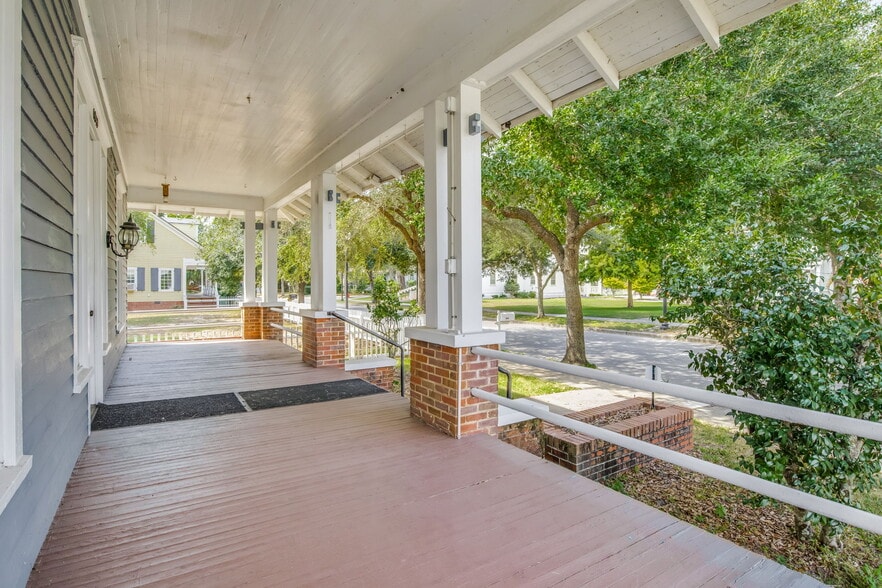 6849 Oak St, Milton, FL for lease - Building Photo - Image 3 of 14