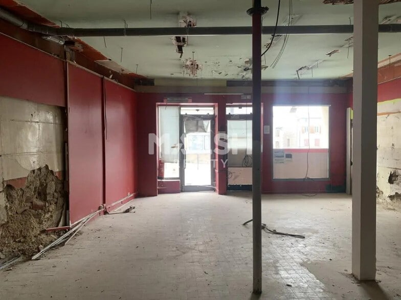 Retail in Soucieu-en-Jarrest for sale - Building Photo - Image 2 of 5
