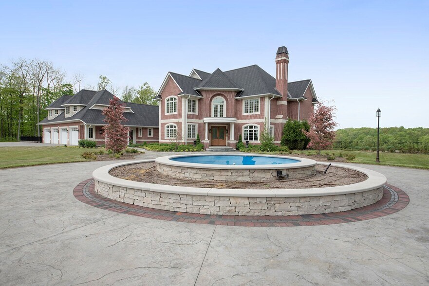 22072 Pine Lake Rd, Battle Creek, MI 49014