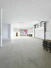 Flex in Bois-d'Arcy for lease Interior Photo- Image 2 of 7