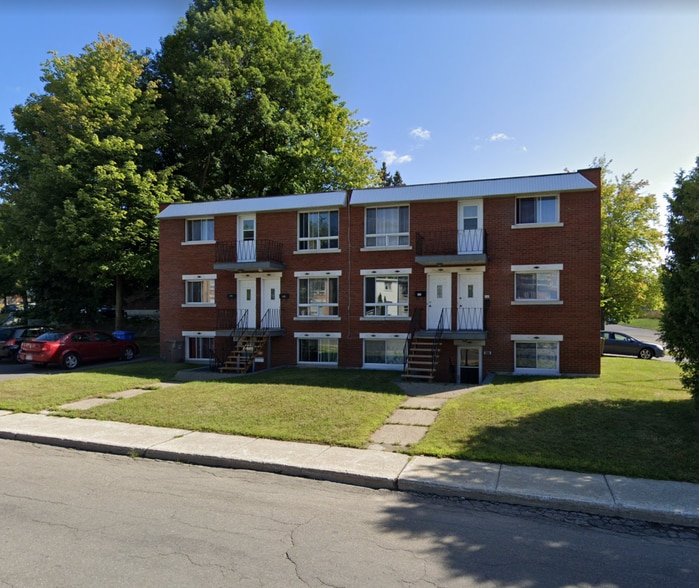 445 Rue Castonguay, St-Jérôme, QC for sale - Primary Photo - Image 1 of 1