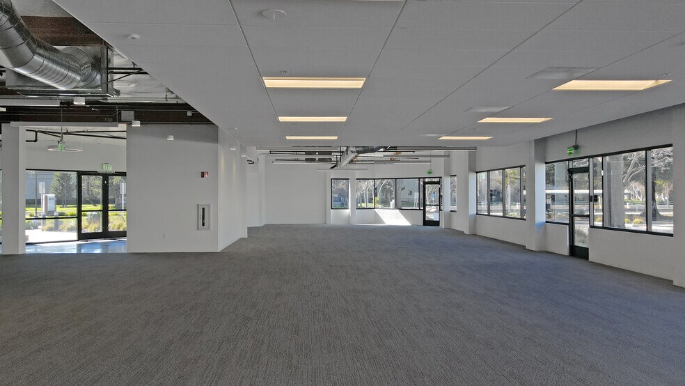 51-61 Daggett Dr, San Jose, CA for lease - Building Photo - Image 3 of 7