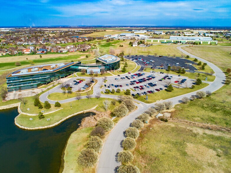 8200-8300 E Thorn Dr, Wichita, KS for sale - Building Photo - Image 1 of 1