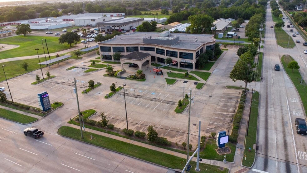 6243 Fairmont Pky, Pasadena, TX for lease - Building Photo - Image 1 of 10
