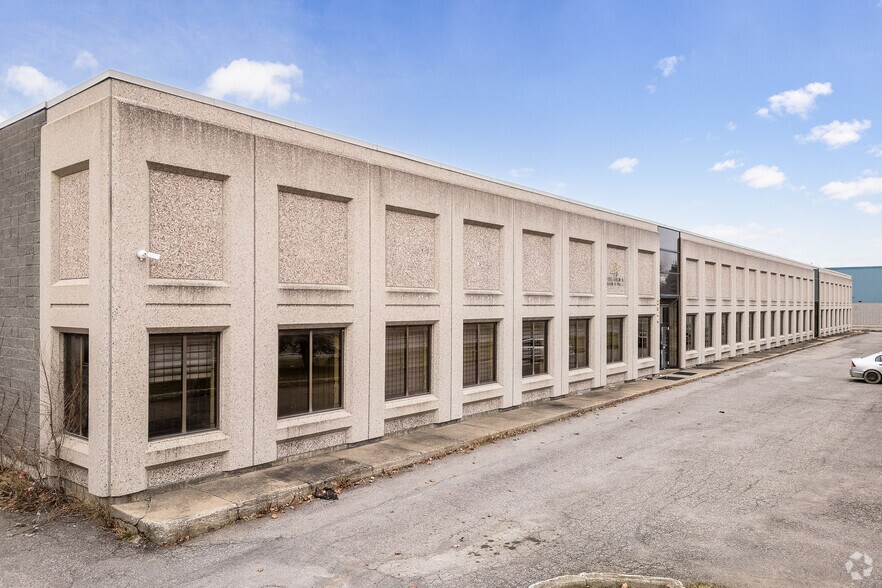 2500-2550 Rue Cohen, Montréal, QC for sale - Primary Photo - Image 1 of 1