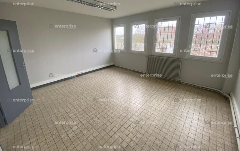 Office in Compiègne for lease - Interior Photo - Image 3 of 5