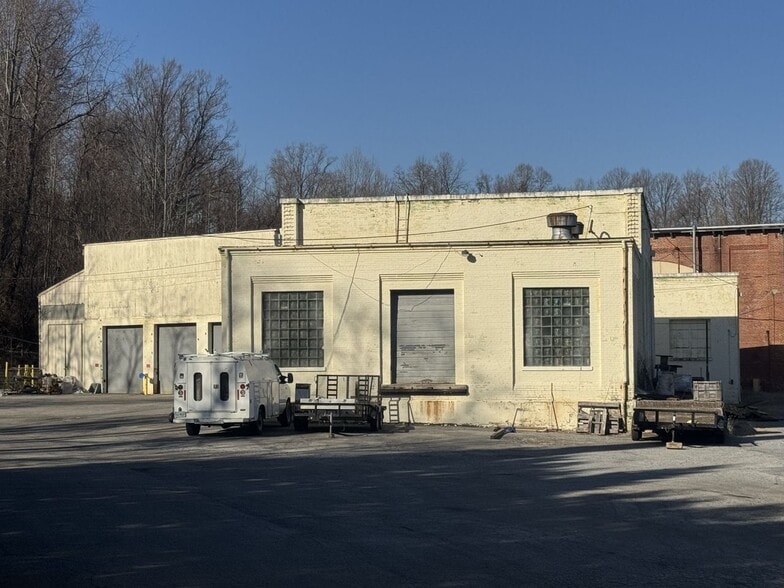 300 Janie Hammitt Dr, Bristol, VA for sale - Building Photo - Image 3 of 15