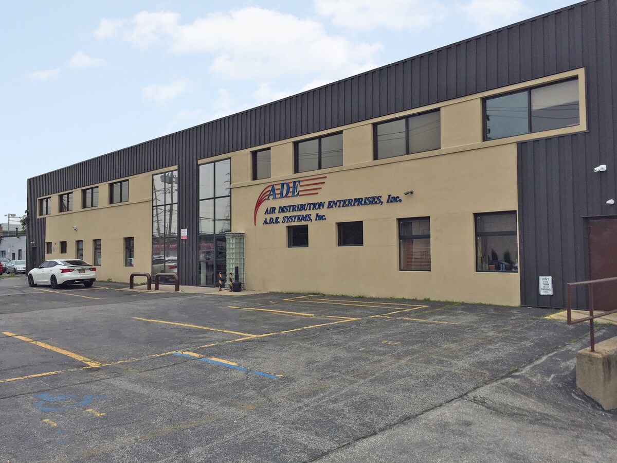 19 Wilbur St, Lynbrook, NY 11563