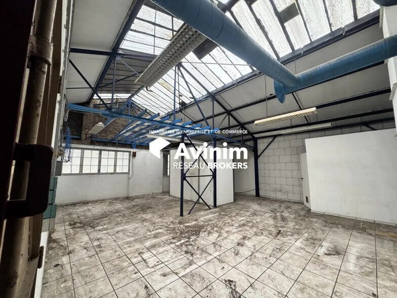 Industrial in Saint-Denis for sale - Interior Photo - Image 3 of 7