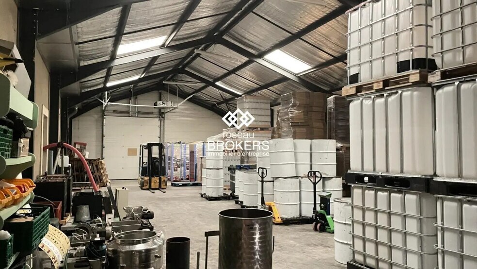 Retail in Beaucaire for lease - Interior Photo - Image 3 of 4