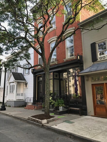 119 Warren St, Hudson, NY for sale - Building Photo - Image 1 of 1