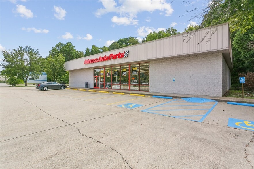 398 Wythe Creek Rd, Poquoson, VA for sale - Building Photo - Image 2 of 33