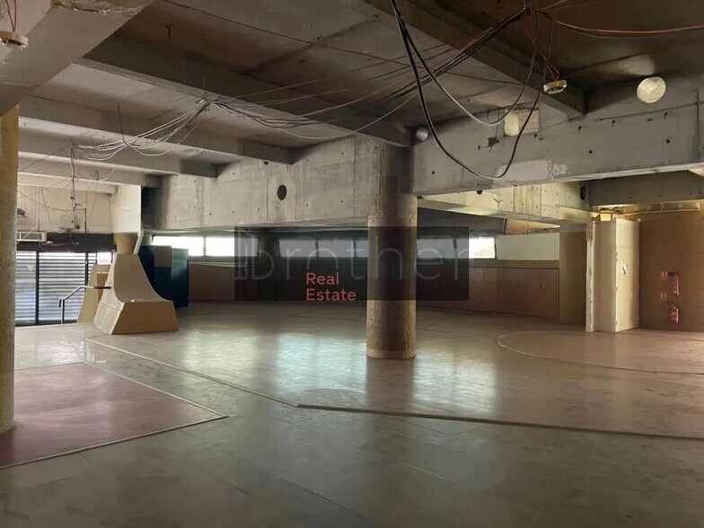 Office in Bordeaux for lease - Interior Photo - Image 2 of 5