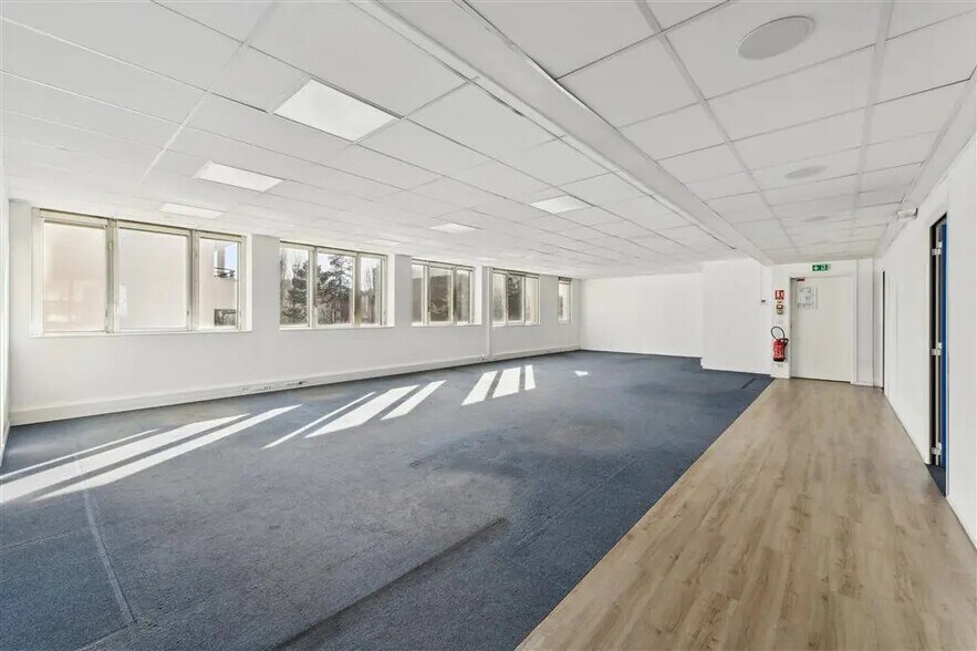 Office in Boulogne-Billancourt for lease - Building Photo - Image 3 of 9