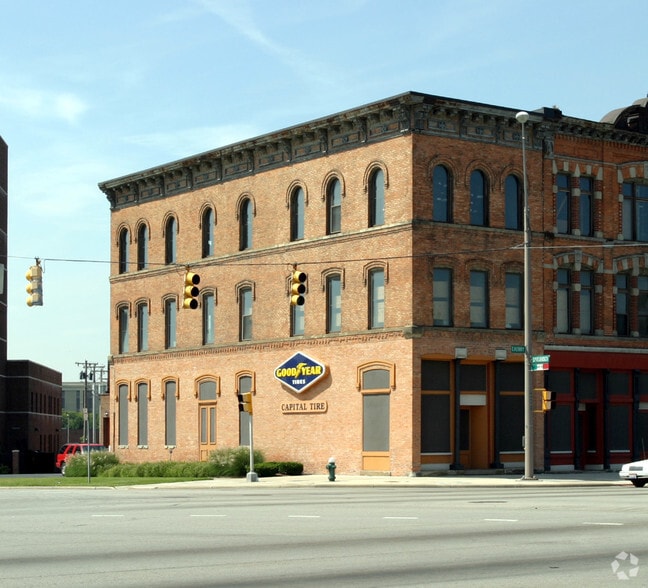 1001 Cherry St, Toledo, OH for lease - Building Photo - Image 2 of 3