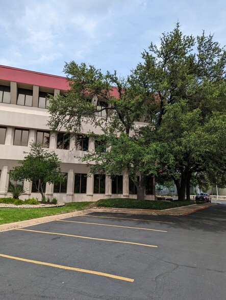 2222 Western Trails Blvd, Austin, TX for lease - Building Photo - Image 2 of 50