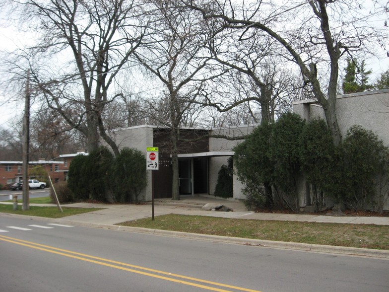 735 Saint Johns Ave, Highland Park, IL for lease - Building Photo - Image 2 of 2