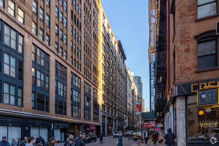 159 W 25th St, New York, NY for lease - Building Photo - Image 2 of 21