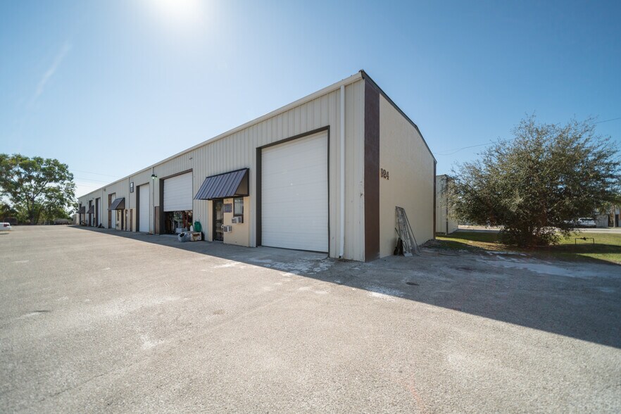 924 Ne 24th Ln Cape Coral Fl 33909 Industrial For Sale Loopnet Com