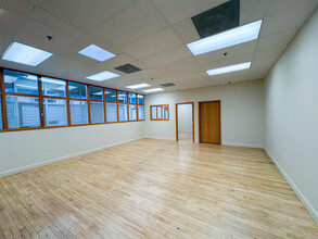 1020 Cedar Ave, St Charles, IL for lease Interior Photo- Image 2 of 10