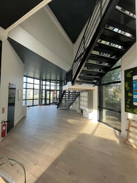 Office in Labège for lease - Interior Photo - Image 1 of 5