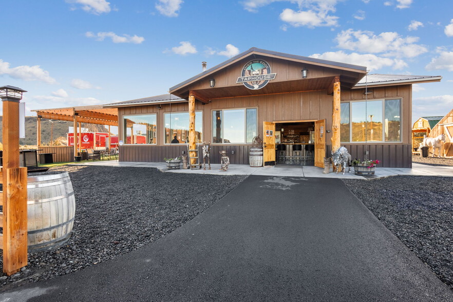 13959 SW Commercial Loop Rd, Crooked River Ranch, OR for sale - Building Photo - Image 2 of 39