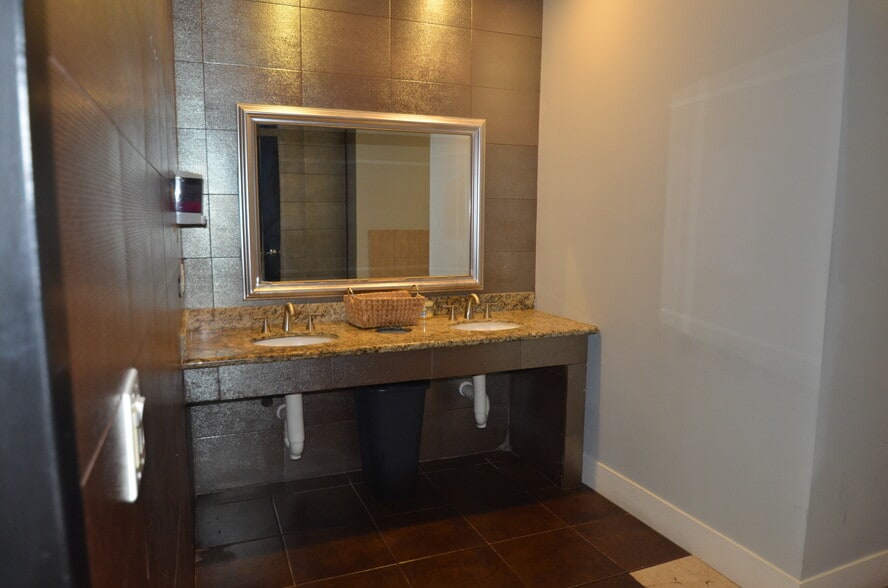 700 Durham Dr, Houston, TX for lease - Interior Photo - Image 3 of 10