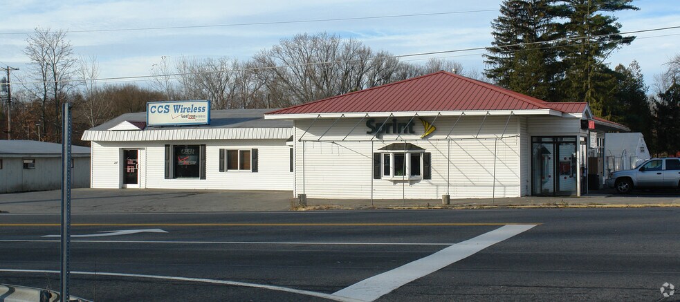 295-299 N Comrie Ave, Johnstown, NY for sale - Primary Photo - Image 1 of 1