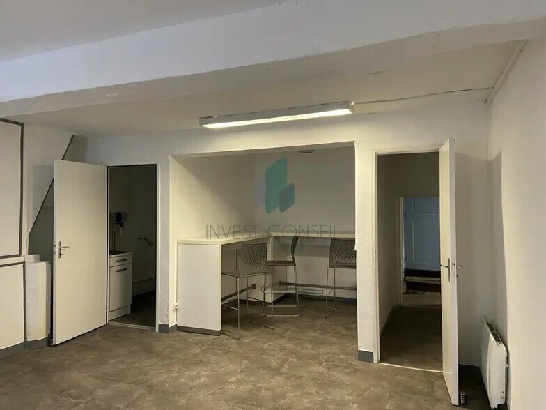 Office in Pontoise for lease - Interior Photo - Image 3 of 6