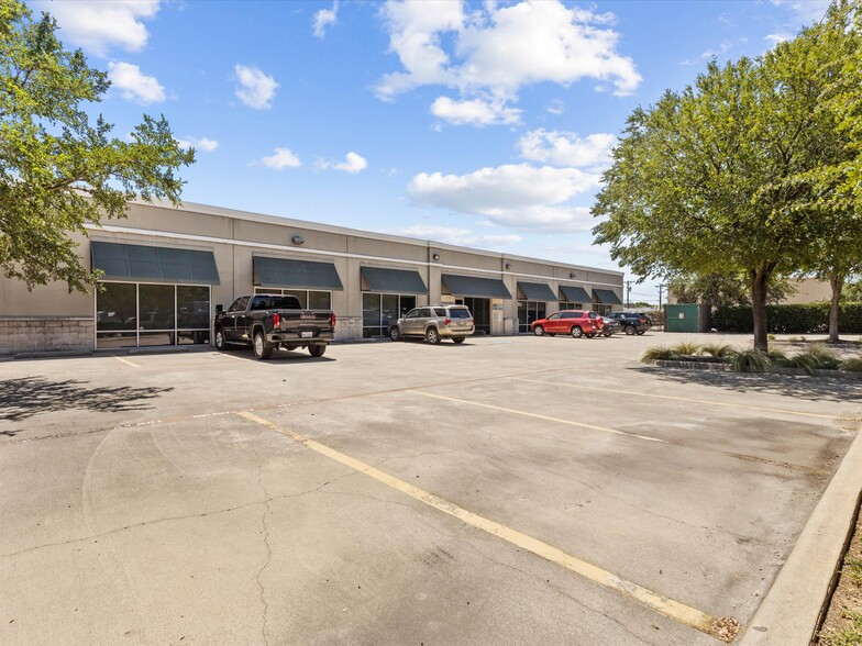 130 Central Ave, Grapevine, TX for lease - Building Photo - Image 3 of 9