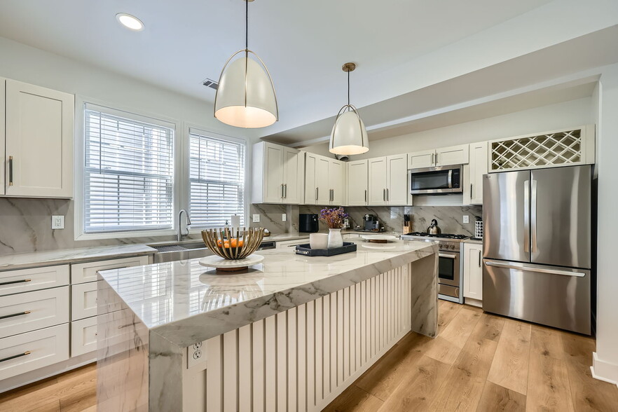 568 John Wesley Dobbs Ave NE, Atlanta, GA for sale - Interior Photo - Image 3 of 38