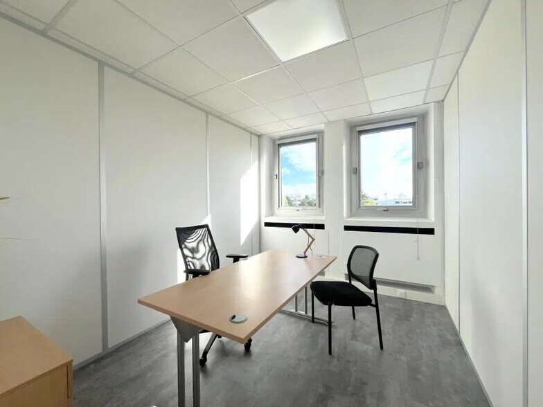 Office in Marly-le-Roi for lease - Interior Photo - Image 3 of 7
