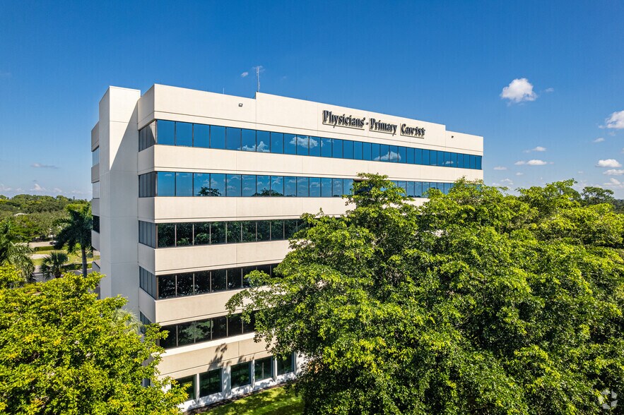 12730 New Brittany Blvd, Fort Myers, FL 33907 Commonwealth Building