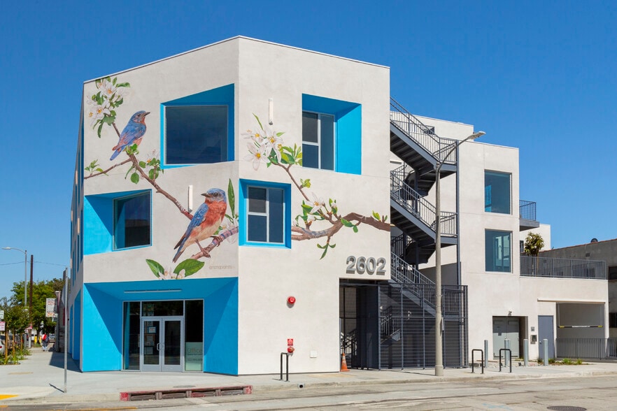 5124 W Adams Blvd, Los Angeles, CA for lease - Building Photo - Image 2 of 3