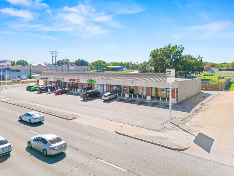 3046-3052 Alta Mere Dr, Fort Worth, TX for lease - Building Photo - Image 2 of 10