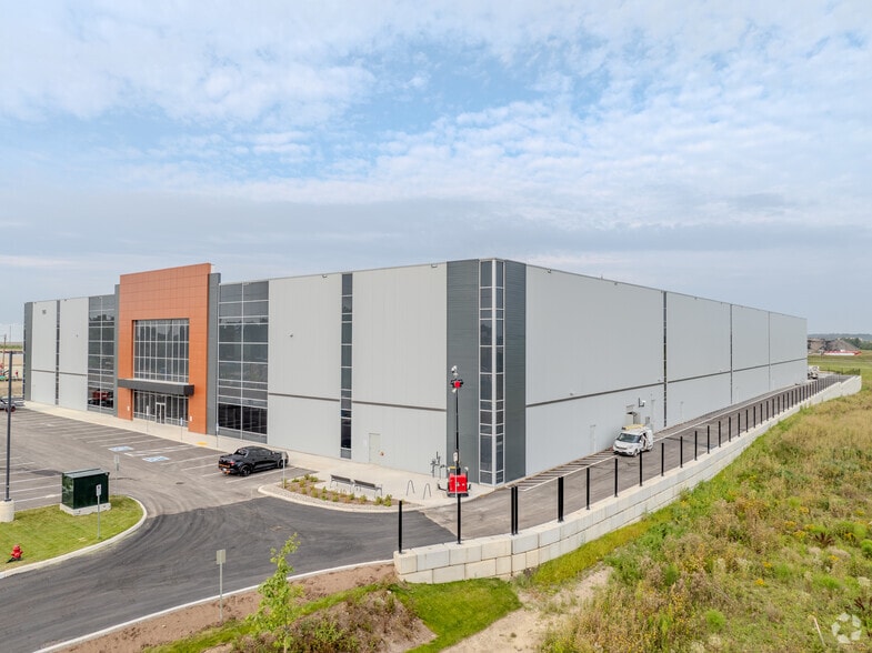 190 Glover Rd, Hamilton, ON for lease - Building Photo - Image 2 of 12