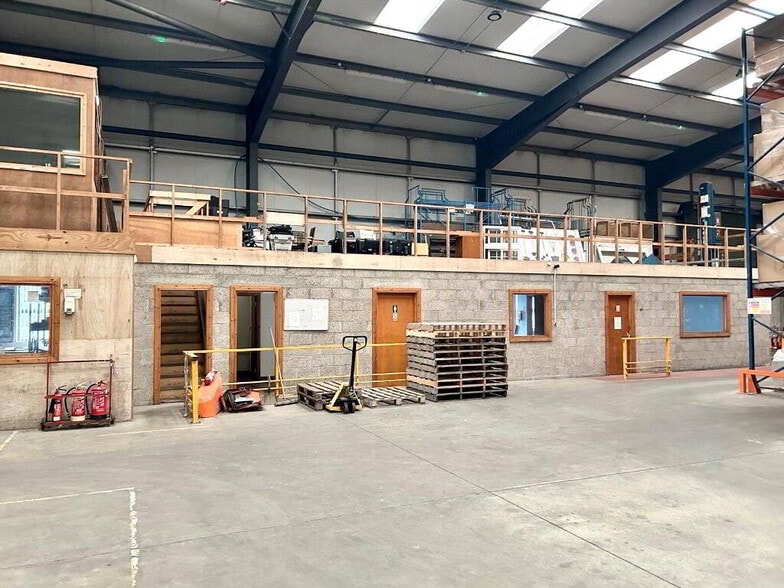 29 Annaghmore Rd, Craigavon for lease - Interior Photo - Image 3 of 3