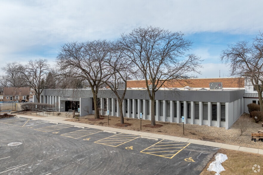 7830 W 71st St, Bridgeview, IL for lease - Building Photo - Image 2 of 5