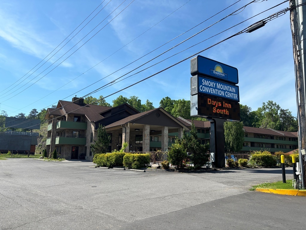 4010 Parkway, Pigeon Forge, TN 37863 - Days Inn by Wyndham Pigeon Forge ...