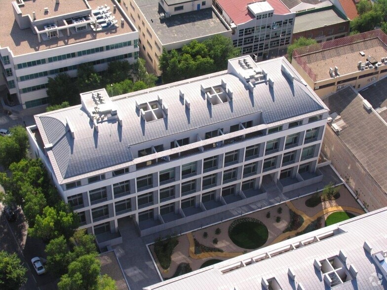 Calle de Julián Camarillo, 47, Madrid, Madrid for lease - Building Photo - Image 2 of 11