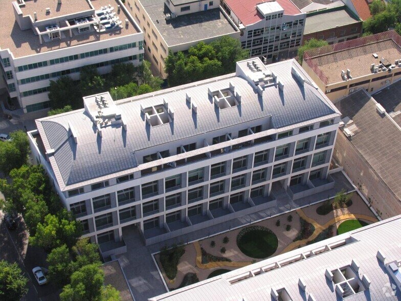 Office in Madrid, Madrid for lease - Building Photo - Image 2 of 11
