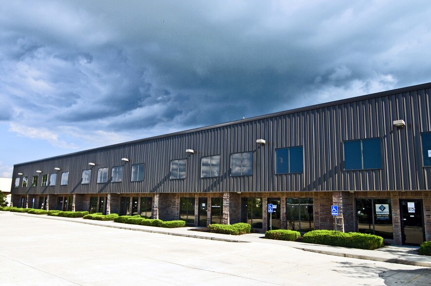 19933-19947 W 162nd St, Olathe, KS for sale - Building Photo - Image 1 of 1