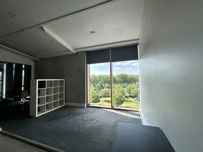 107 Allée Francois Mitterrand, Rouen for lease - Interior Photo - Image 2 of 18