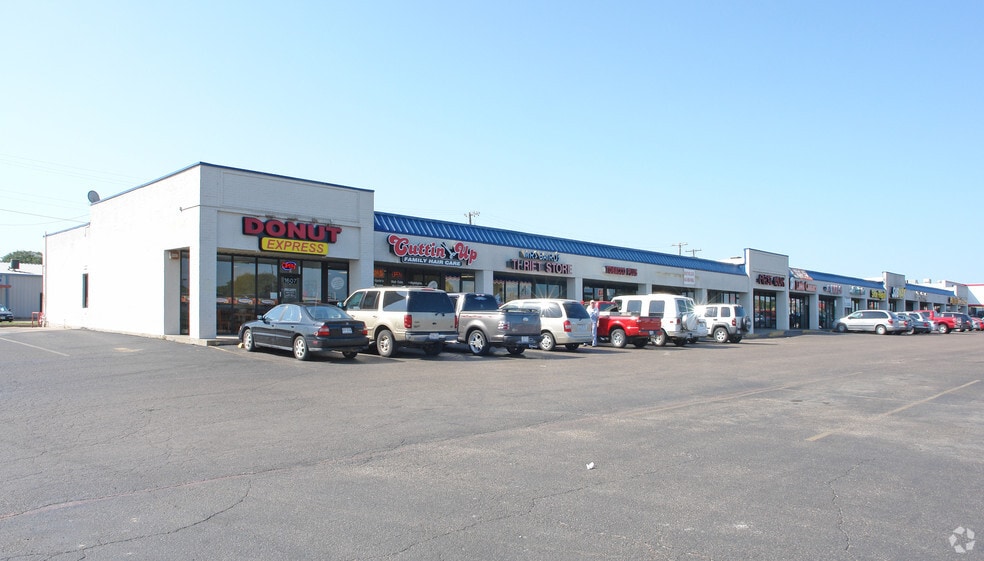 1607 W Henderson St, Cleburne, TX for sale - Building Photo - Image 1 of 1