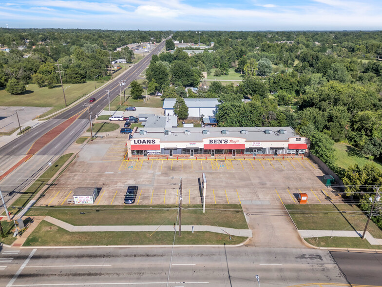 1020-1048 N Douglas Blvd, Oklahoma City, OK for lease - Building Photo - Image 1 of 22