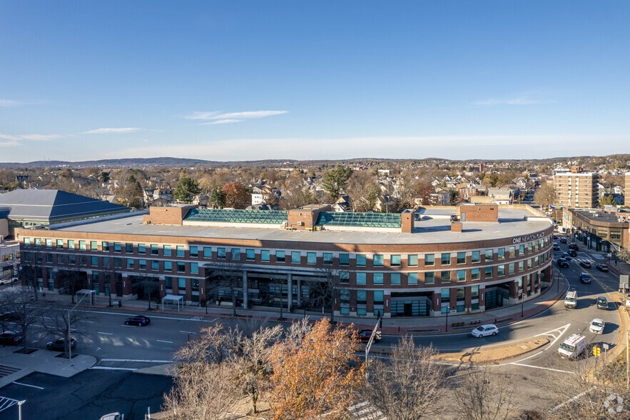 275 Washington St, Newton, MA for lease - Building Photo - Image 2 of 3