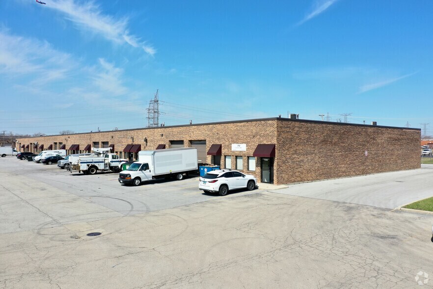 7540-7555 W 99th Pl, Bridgeview, IL for sale - Building Photo - Image 1 of 1