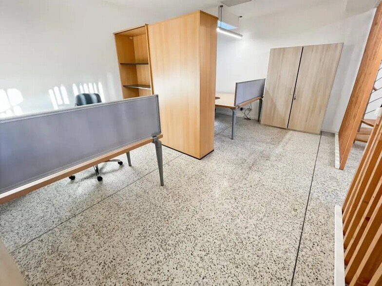 Office in Marseille for lease - Interior Photo - Image 1 of 7